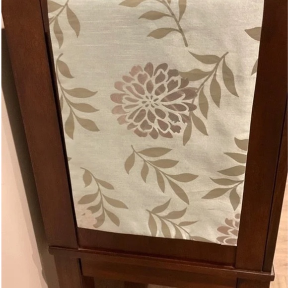 Table Runner - Picture 7 of 8